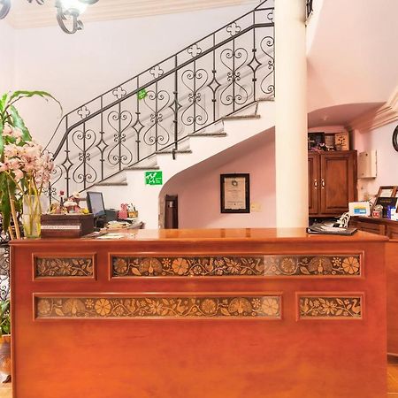 Отель Capital O Casa Real Уаучинанго Экстерьер фото